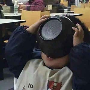 曹**